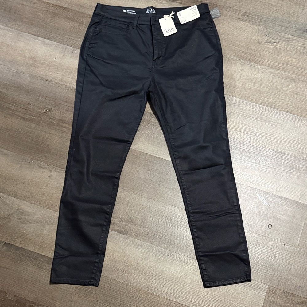 a.n.a High-Rise Skinny Jeans in Black